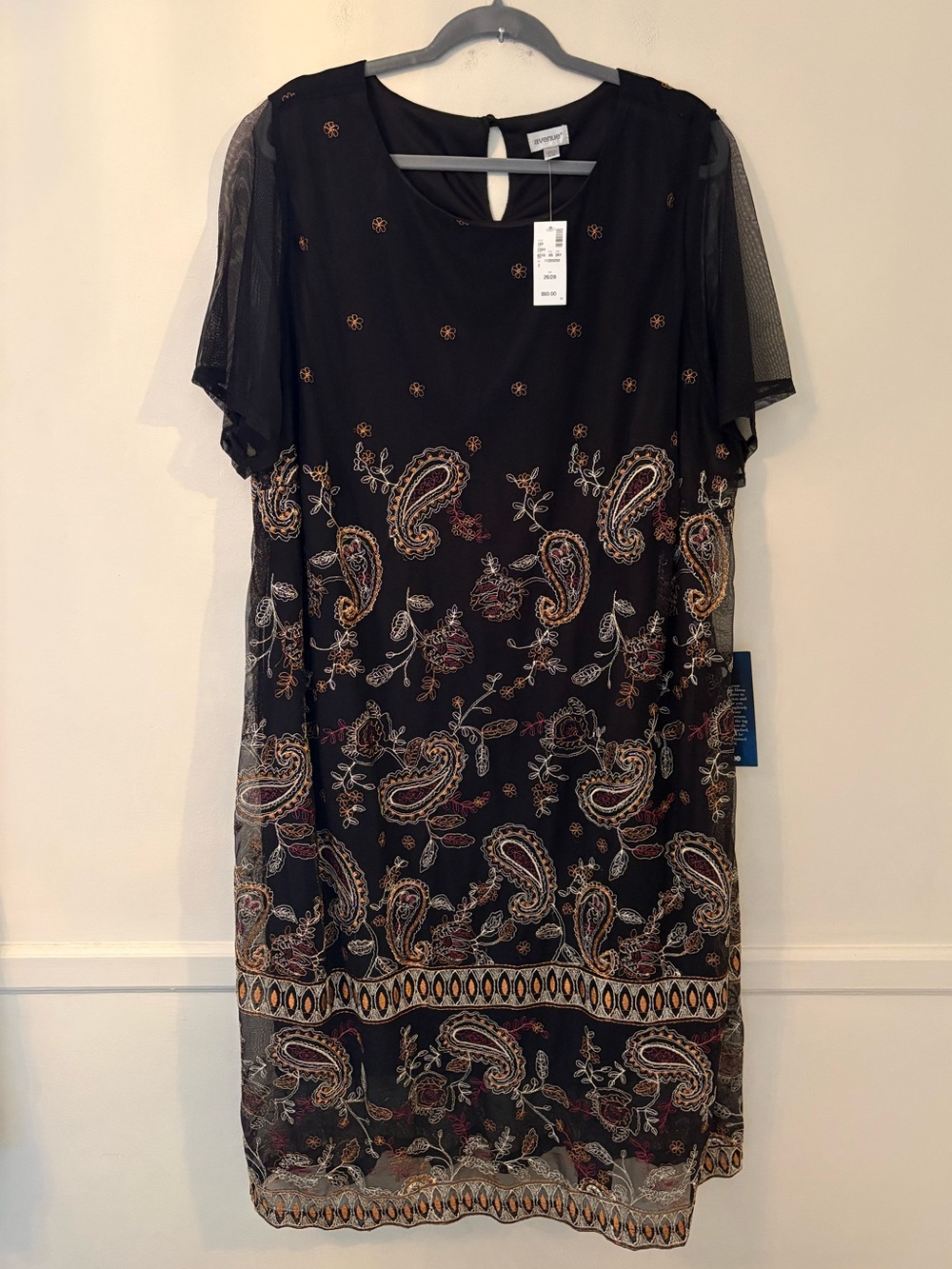 Avenue Women’s Black Dress with intricate embroidered overlay. Sz 26/28